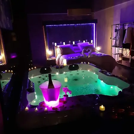 Calypso Jacuzzi Privatif Отель типа 